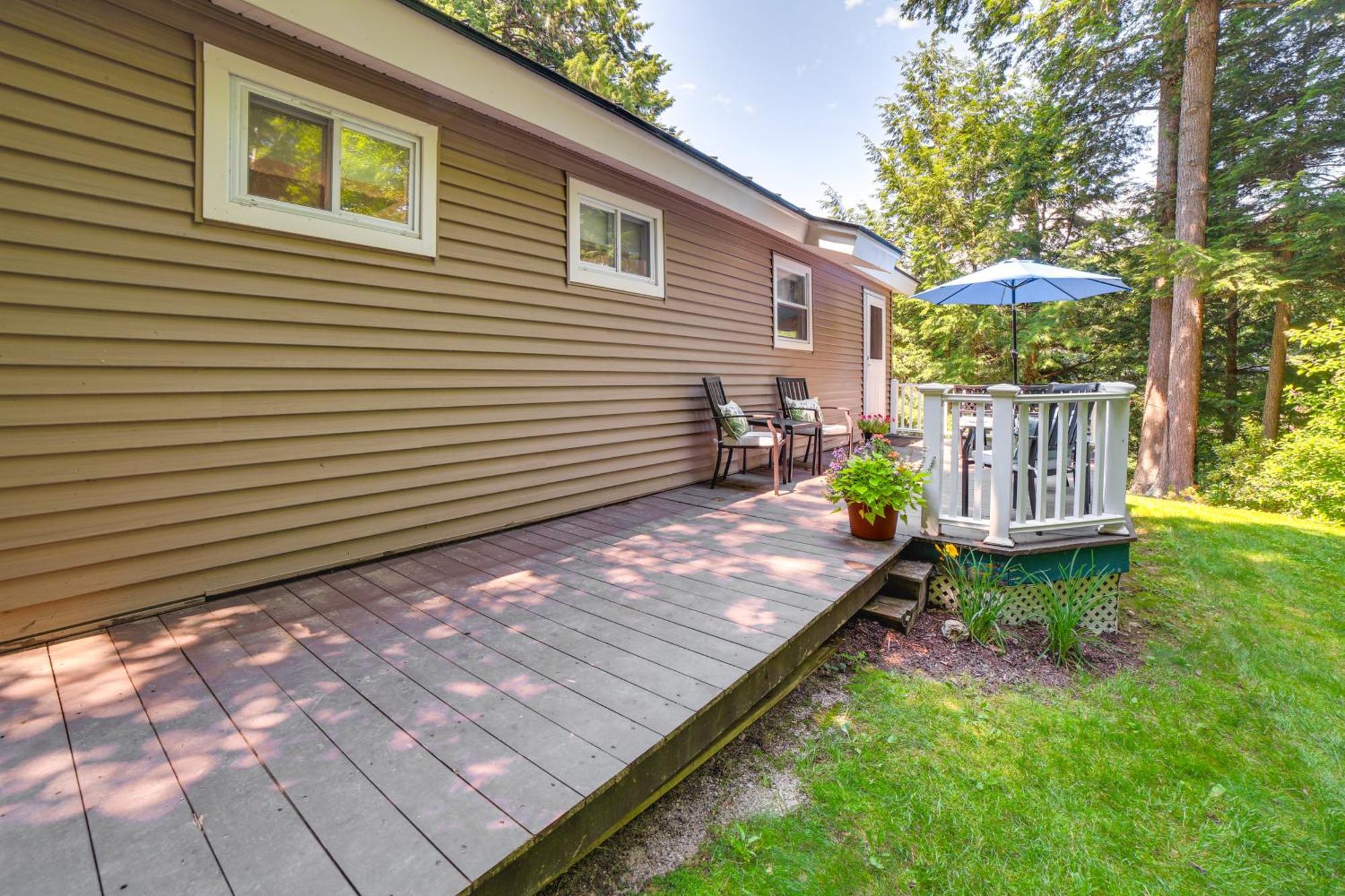 Breathtaking Newbury Cottage With Deck On Chalk Pond Luaran gambar