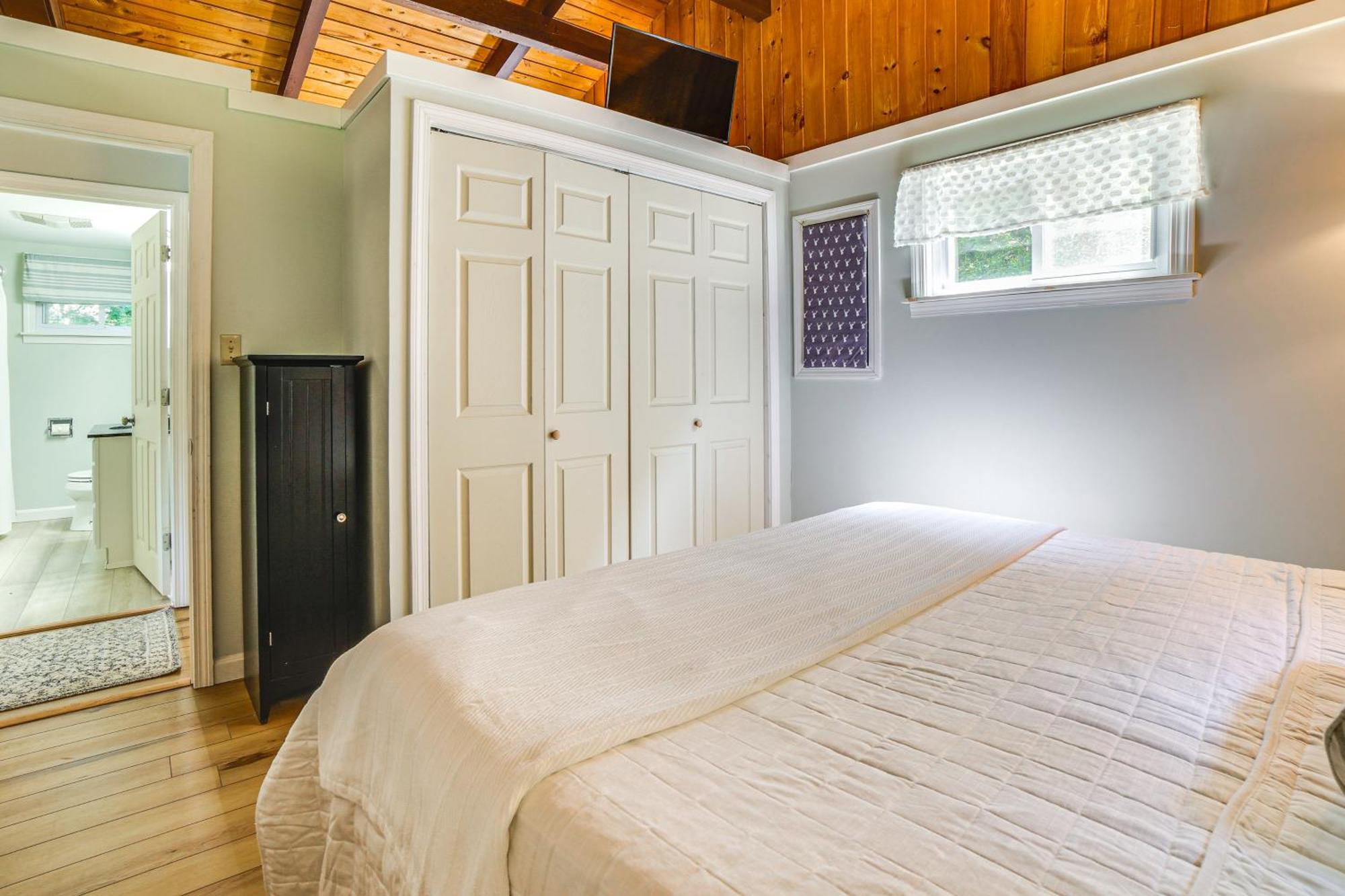 Breathtaking Newbury Cottage With Deck On Chalk Pond Luaran gambar