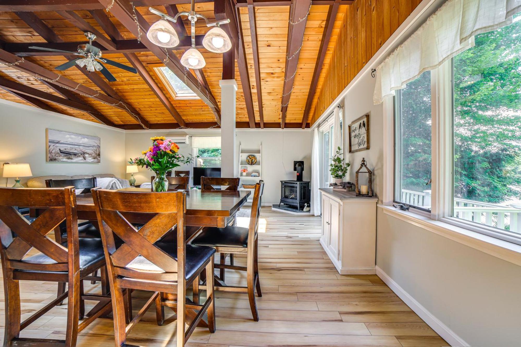 Breathtaking Newbury Cottage With Deck On Chalk Pond Luaran gambar